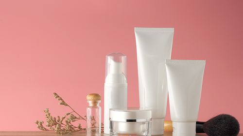 廣東通告38批次化妝品不合格 有產(chǎn)品汞含量超標(biāo)1.5萬(wàn)倍